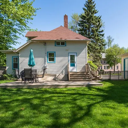 Beautiful Vacation Rental Located 6 Blocks From Lake Michigan And Kids Corners Park!